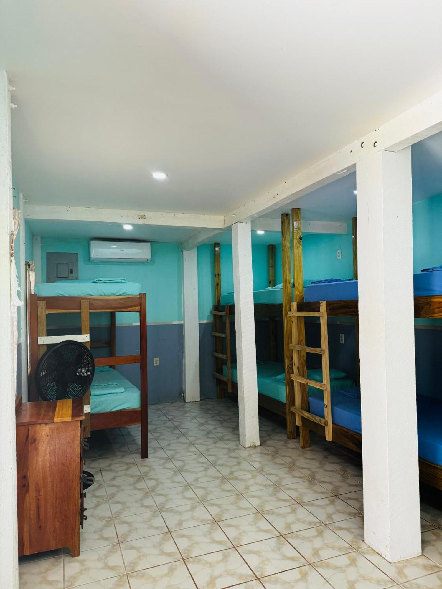 Go Slow Guesthouse Caye Caulker Kültér fotó