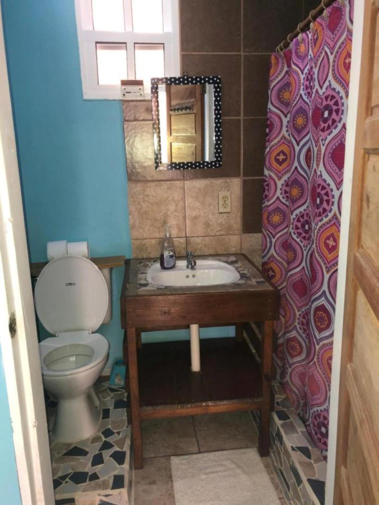 Go Slow Guesthouse Caye Caulker Kültér fotó