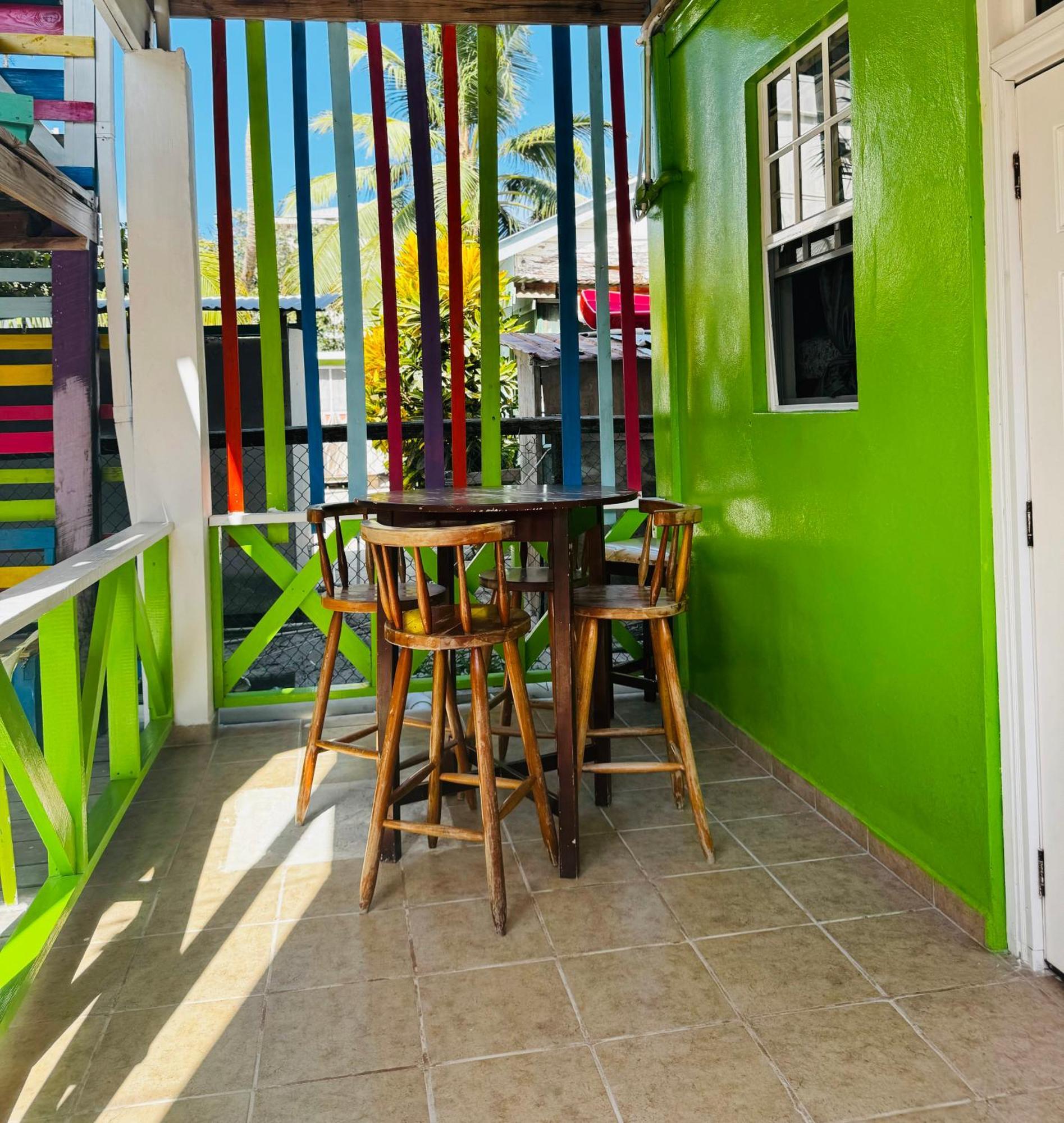 Go Slow Guesthouse Caye Caulker Kültér fotó