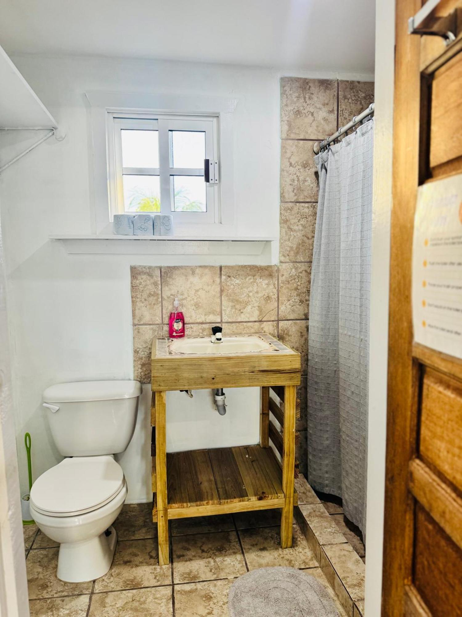 Go Slow Guesthouse Caye Caulker Kültér fotó
